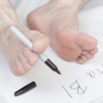 Füße mit Stift